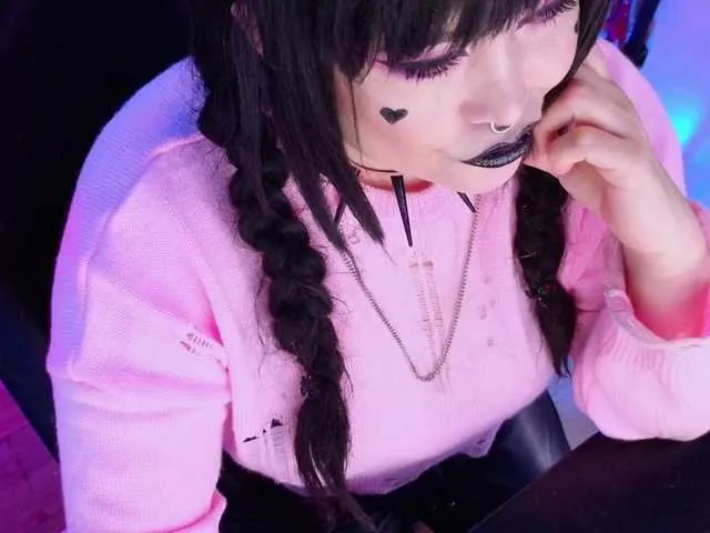 Laura-Wicked Image 5