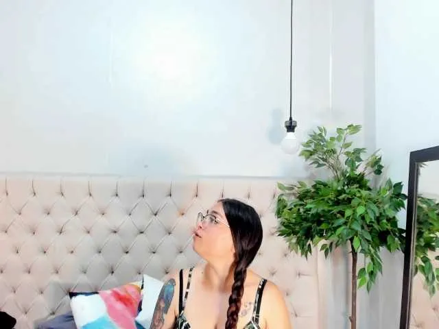 Mia-AND-Lion Image 10