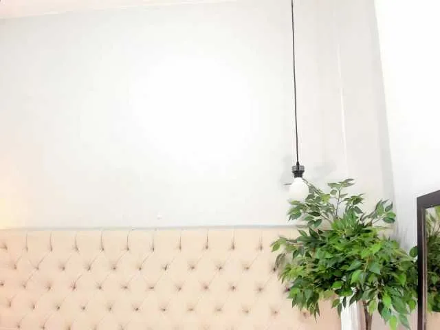 Mia-AND-Lion Image 16