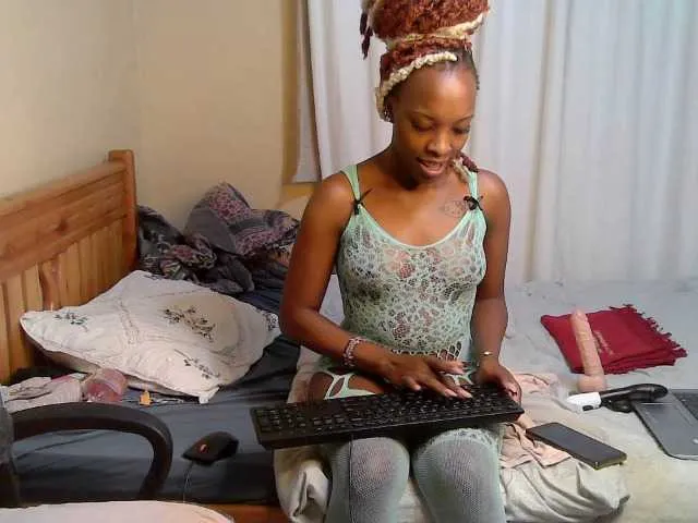 Petite-Eriee Image 2